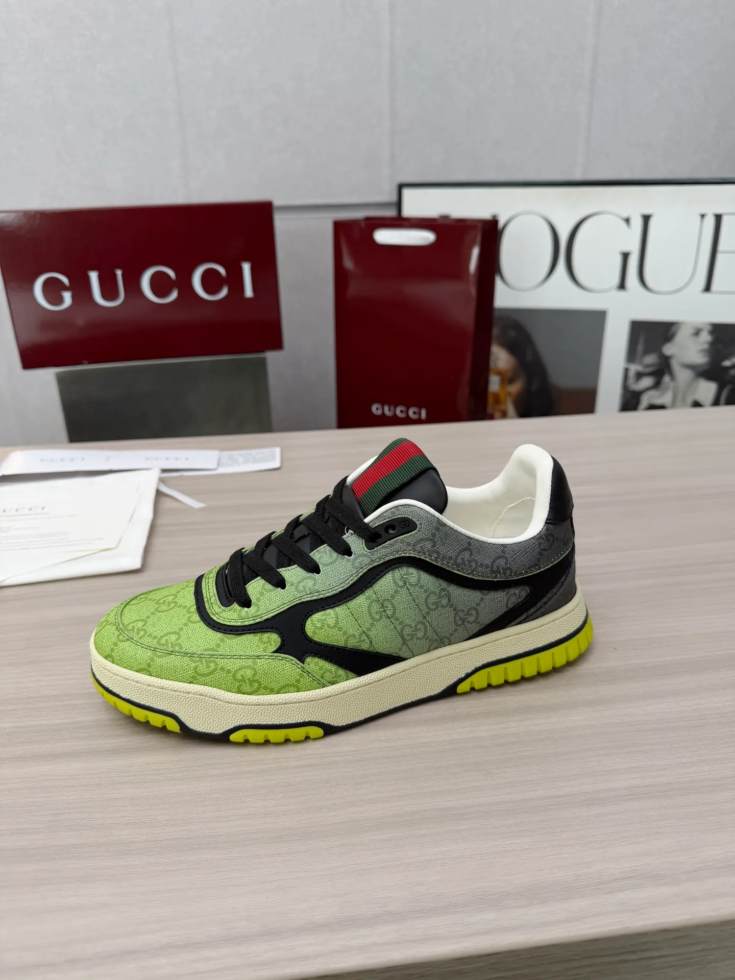 [G Home] P: 600💰 Men's Size: Men's 39-44 (45 custom-made) 🆕2025.GUCC Gucci original order quality The latest popular high and low top distressed couple sneakers series are shipped. Original purchase, development and production. This high and low top sneakers adopt a basketball-style silhouette design, cleverly integrated with hollow panels and distressed effects, showing unique ingenuity. The ingenuity incorporates brand logo details such as interlocking Double G styling accessories and Gucci lettering, a low-key tribute to the brand's design heritage. Exquisite packaging at the delivery counter 🛍📦 ▪️ Fabric: Original customized imported first-layer cowhide ▪️ Inner lining: Imported first-layer cowhide ▪️ Sole: Original molded two-color TPU sole ▪️ Sole thickness: 3cm